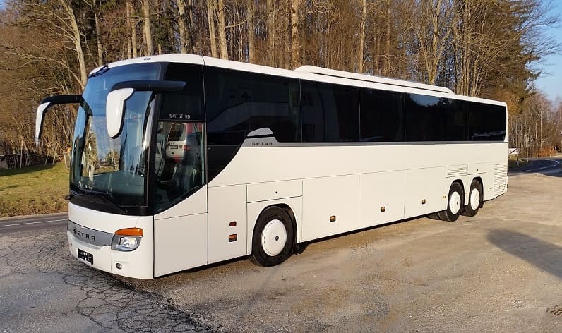Auvergne-Rhône-Alpes: Buses hire in Oyonnax in Oyonnax and France
